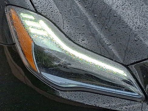 Used 2021 Maserati Quattroporte Trofeo image 9