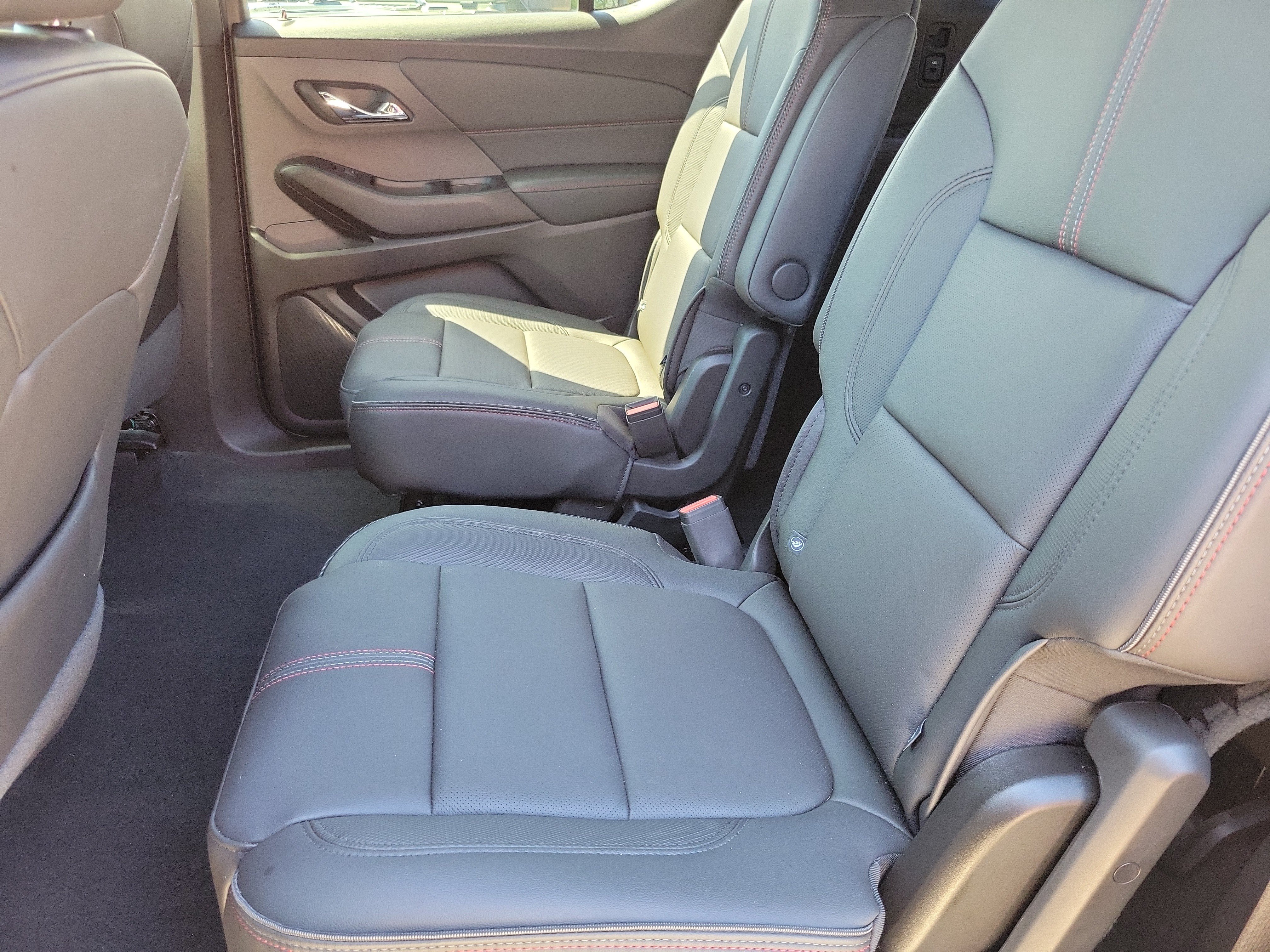Used 2023 Chevrolet Traverse RS AWD/4WD image 12
