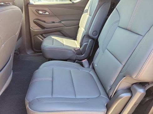 Used 2023 Chevrolet Traverse RS image 12