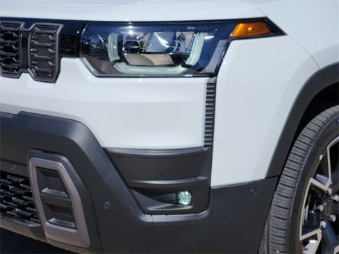 New 2026 Jeep Cherokee Overland image 5