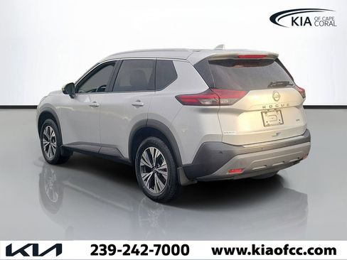 Used 2023 Nissan Rogue SV w/ SV Premium B Package FWD image 3