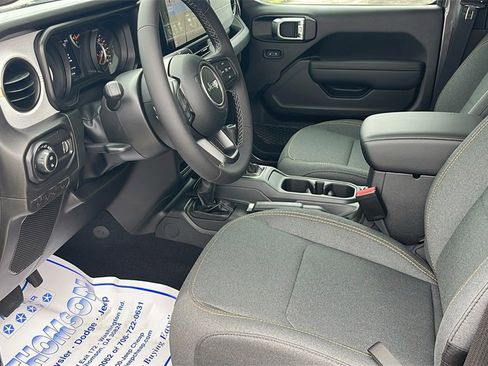 New 2025 Jeep Gladiator Sport image 26