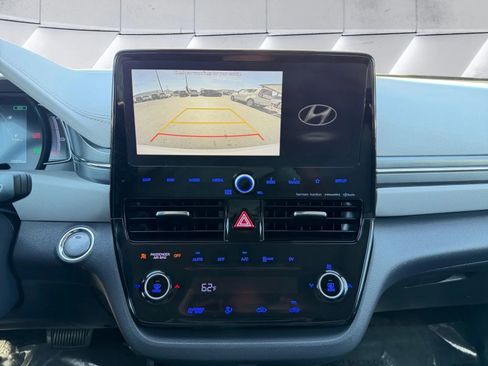 Used 2020 Hyundai Ioniq Limited image 15