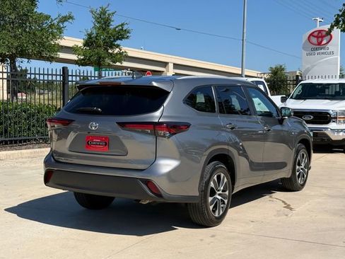 Used 2025 Toyota Highlander XLE FWD image 5