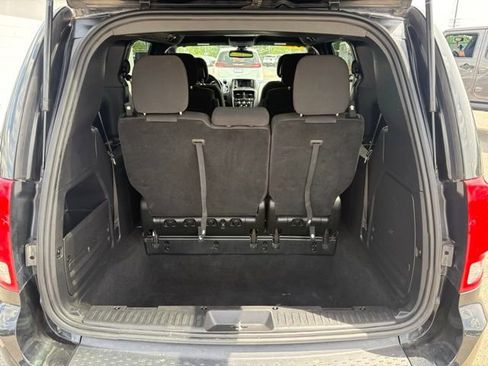 Used 2020 Dodge Grand Caravan SE FWD image 25