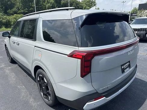 New 2026 Kia Carnival EX FWD image 4
