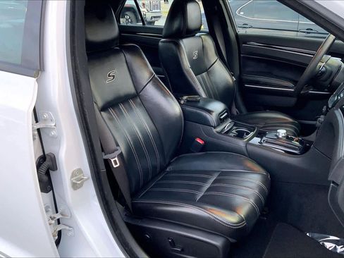 Used 2023 Chrysler 300 S RWD image 9