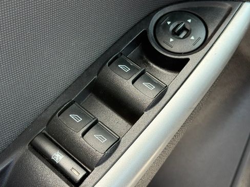 Used 2013 Ford Focus SE FWD image 23