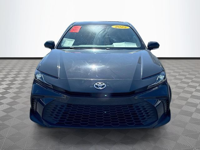 Used 2025 Toyota Camry SE w/ Convenience Package FWD image 2