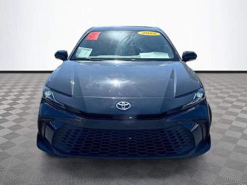 Used 2025 Toyota Camry SE w/ Convenience Package FWD image 2