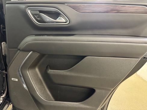 Used 2023 Chevrolet Tahoe Z71 w/ Luxury Package AWD/4WD image 32