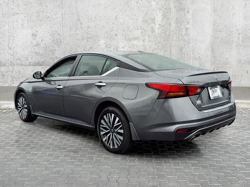 Used 2023 Nissan Altima 2.5 SV w/ SV Premium Package image 9