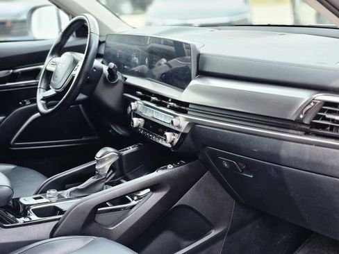 Used 2025 Kia Telluride S image 13