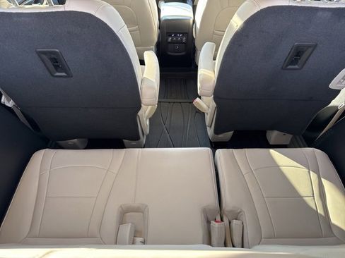 Used 2023 Buick Enclave Essence image 31