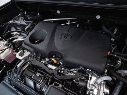 Certified 2023 Toyota RAV4 LE FWD image 33