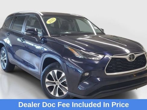 Used 2023 Toyota Highlander XLE FWD image 1