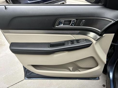 Used 2018 Ford Explorer XLT w/ Equipment Group 202A image 11
