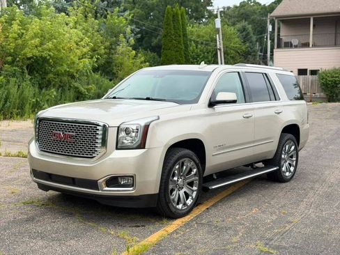 Used 2015 GMC Yukon Denali w/ Premium Package AWD/4WD image 3