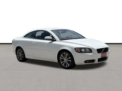 Used 2010 Volvo C70 T5 FWD image 3