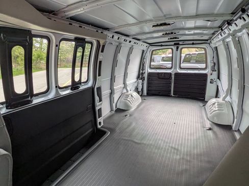 New 2026 GMC Savana 3500 Extended RWD image 33
