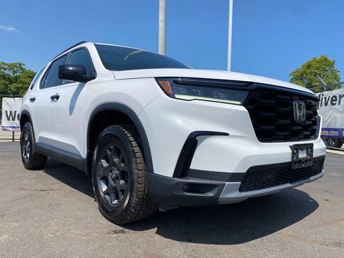 Used 2023 Honda Pilot TrailSport image 36