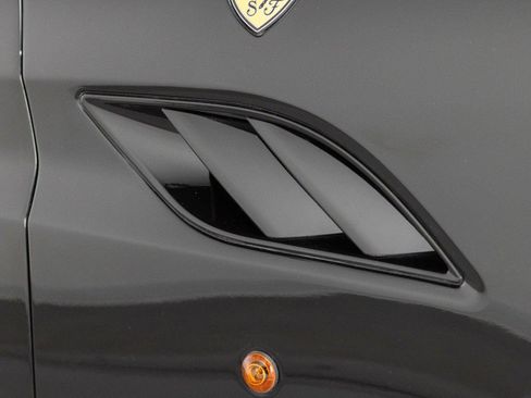 Used 2010 Ferrari California RWD image 28