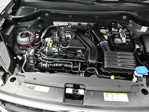 Used 2023 Volkswagen Taos SE w/ Panoramic Sunroof Package AWD/4WD image 7