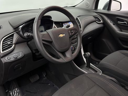 Used 2019 Chevrolet Trax LS FWD image 8