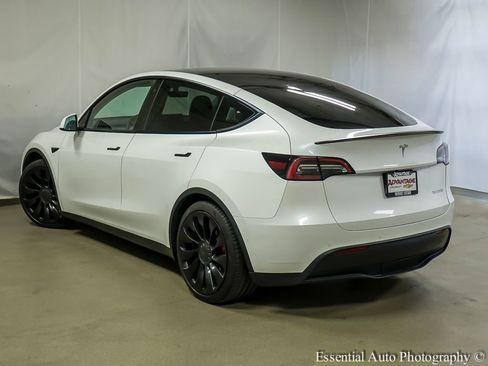 Used 2022 Tesla Model Y Performance image 9