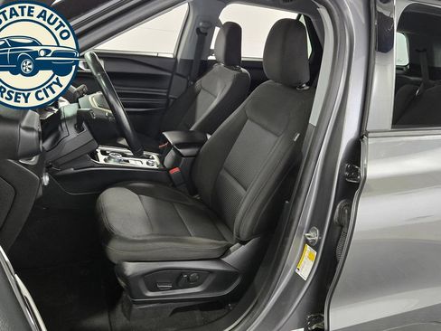 Used 2022 Ford Explorer XLT AWD/4WD image 29