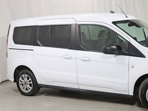 Used 2022 Ford Transit Connect XLT image 3