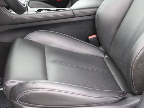 Used 2022 Genesis G70 2.0T RWD image 32