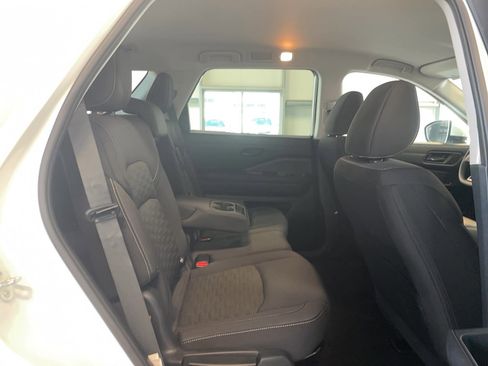 Used 2024 Nissan Pathfinder SV image 20