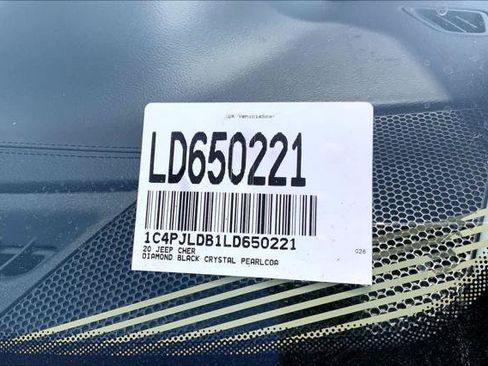 Certified 2020 Jeep Cherokee Limited w/ Technology Group FWD image 33