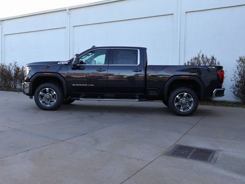 New 2026 GMC Sierra 2500 SLE image 4