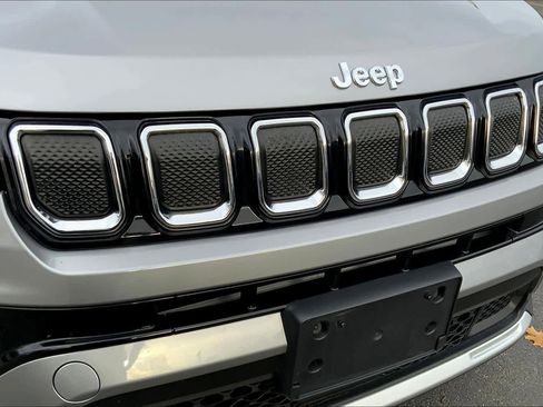 Used 2022 Jeep Compass Limited image 30