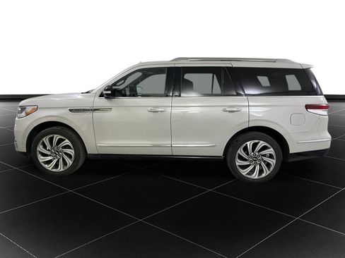 Used 2023 Lincoln Navigator Reserve image 2