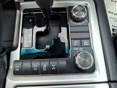 Used 2016 Toyota Land Cruiser image 5