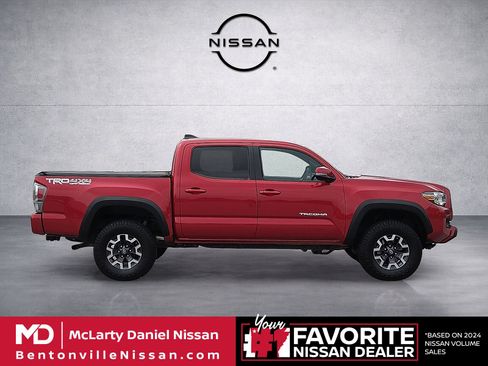 Used 2021 Toyota Tacoma TRD Off-Road w/ Technology Package AWD/4WD image 6