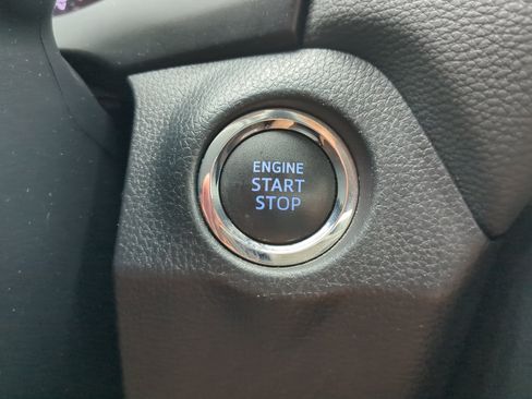 Used 2019 Toyota RAV4 XLE w/ Convenience Package FWD image 26