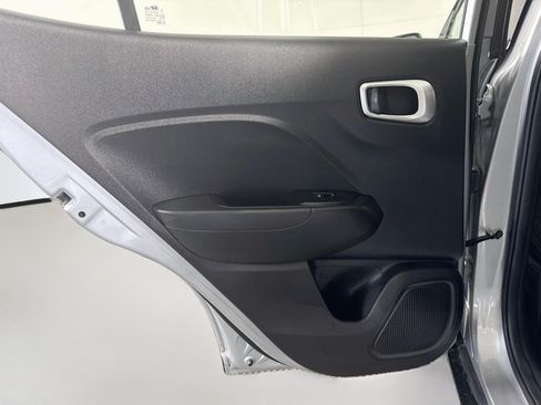 Used 2022 Hyundai Venue SEL FWD image 25