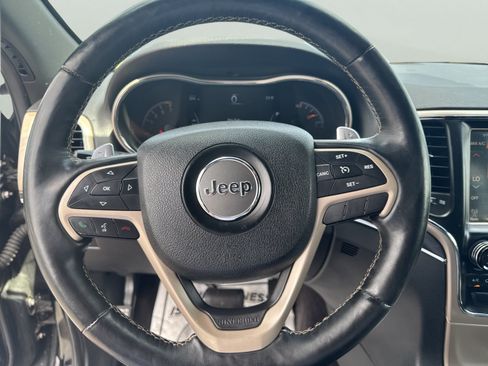 Used 2017 Jeep Grand Cherokee Limited AWD/4WD image 12