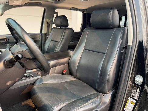 Used 2018 Toyota Sequoia TRD Sport AWD/4WD image 12