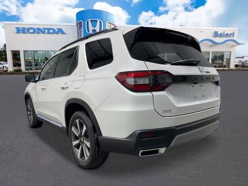 New 2025 Honda Pilot Touring image 3