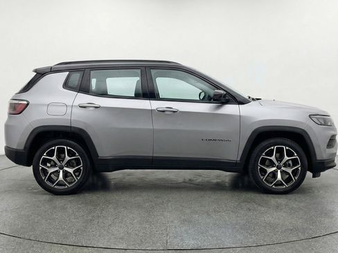 Used 2025 Jeep Compass Limited image 11