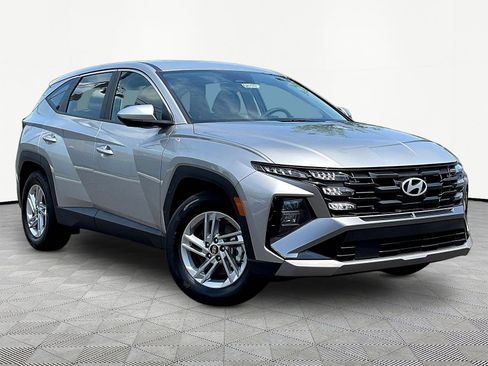 Used 2025 Hyundai Tucson SE FWD image 3