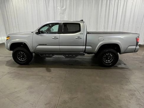 Used 2022 Toyota Tacoma Limited w/ Black Out Package (TMS) AWD/4WD image 7