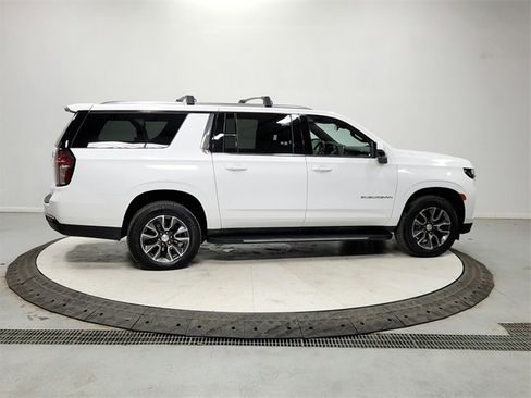 Used 2024 Chevrolet Suburban LT w/ Luxury Package image 8