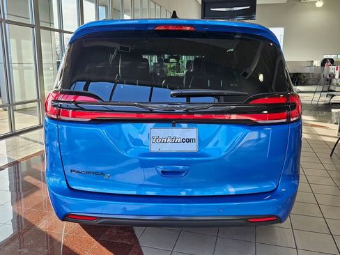 New 2026 Chrysler Pacifica Select w/ S Appearance Package image 5