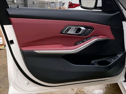 Used 2023 BMW 330i Sedan w/ Premium Package image 25